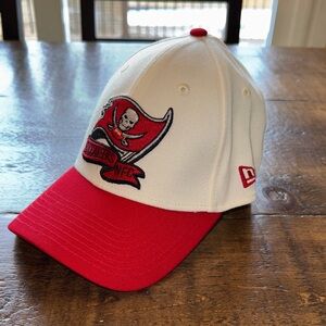 New Era White and Red Buccaneers Logo Baseball Fitted Cap